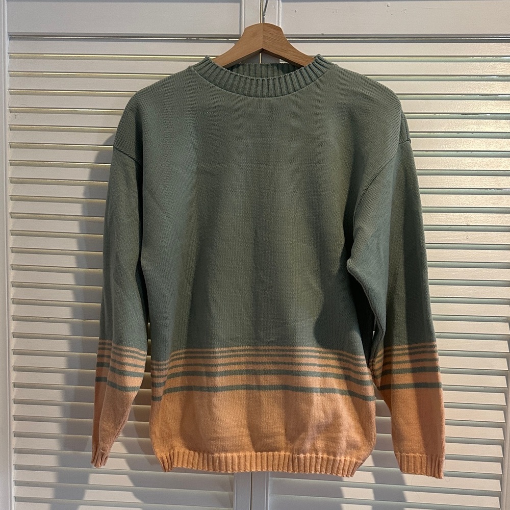 Stylish Crewneck Sweater in Green and Tan